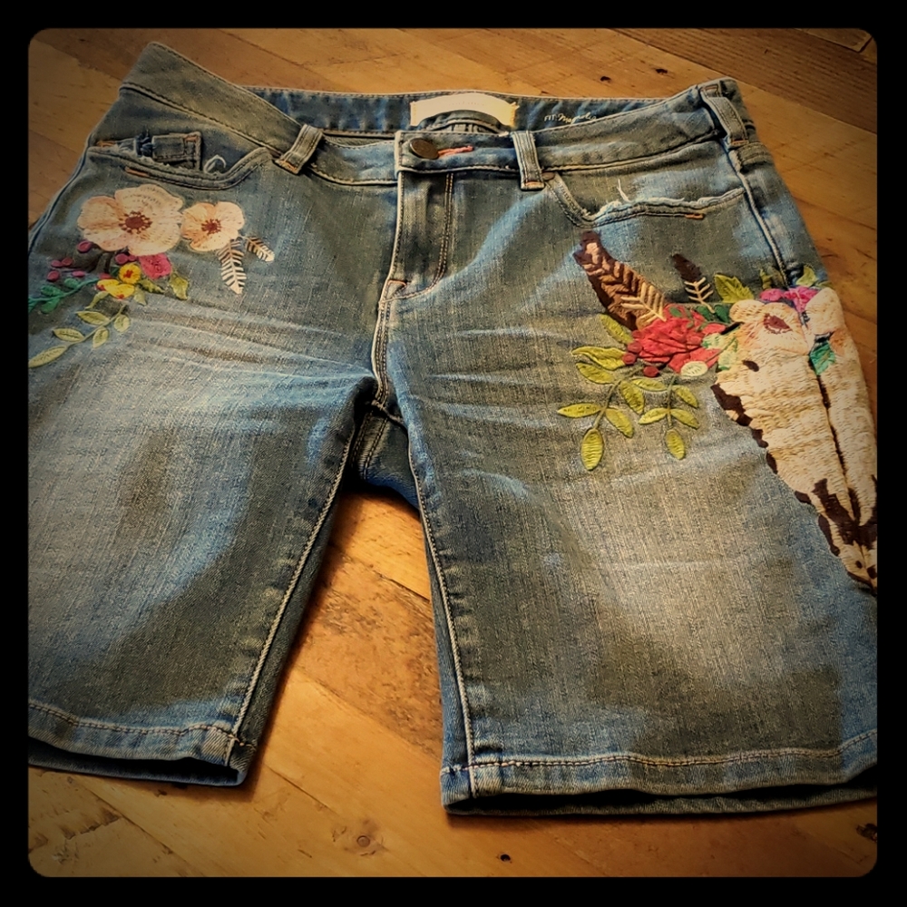 Sundance shorts, Magnolia fit, size 27